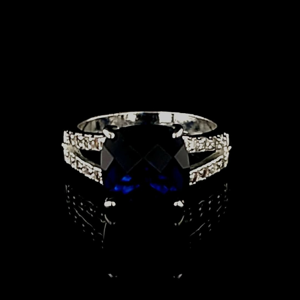 Ladies London Bue Cocktail Ring